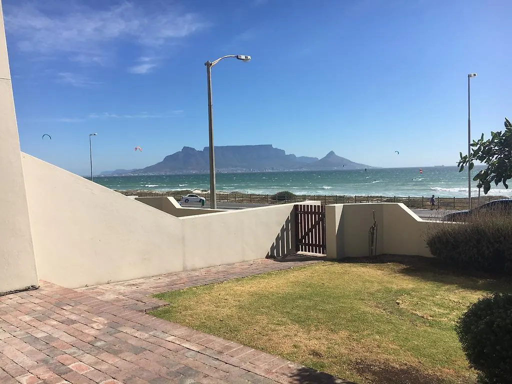 Beachfront Apartment At Malata Bloubergstrand