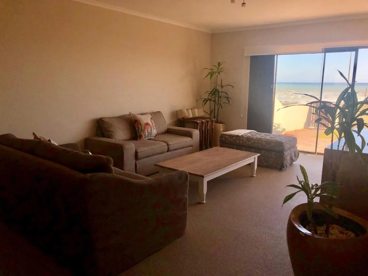Beachfront Apartment At Malata Bloubergstrand 0*,
